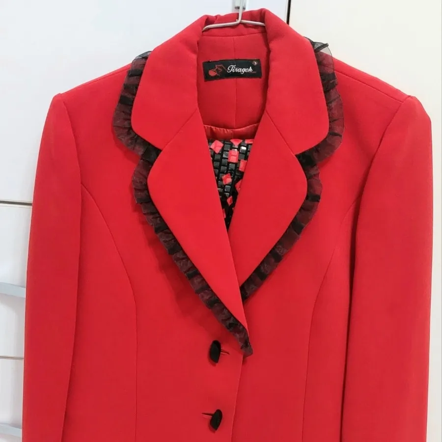 کت و دامن و تاپ