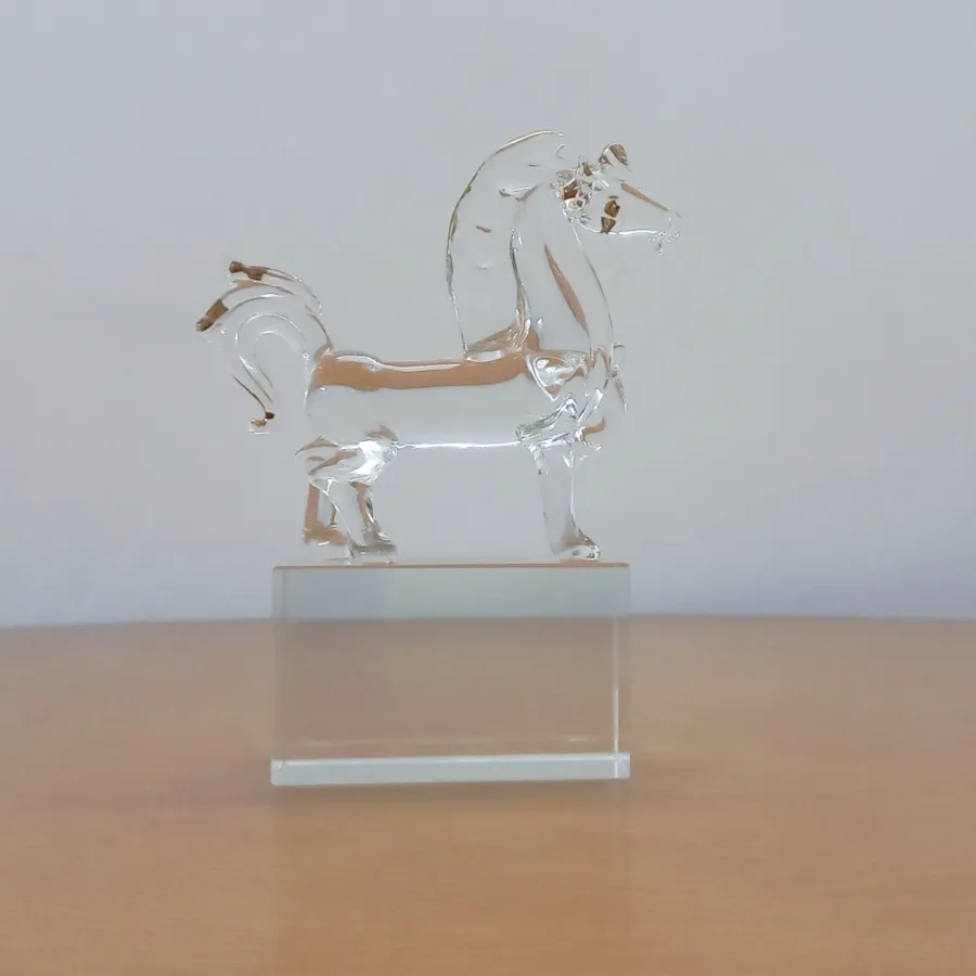 مجسمه اسب کریستال