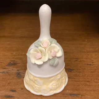 مجسمه چینی زنگ