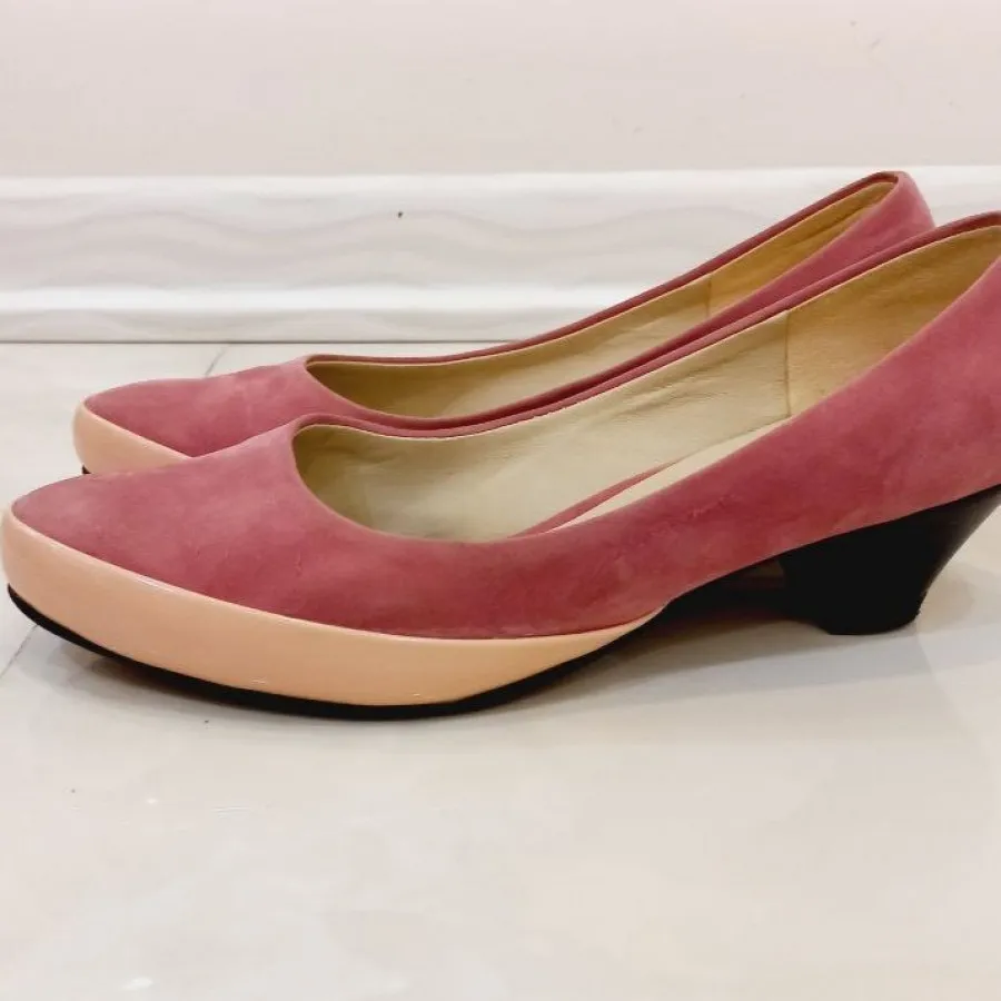 2 عدد کفش با هم