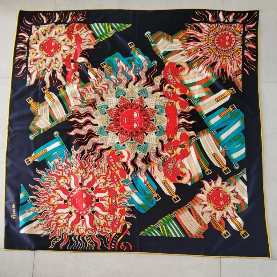 روسری ساتن دور دوخت