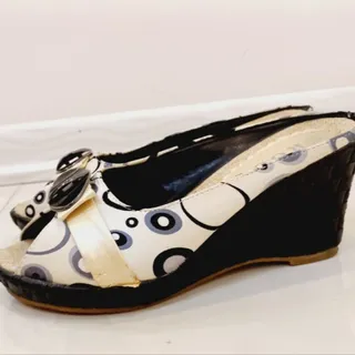 2 عدد صندل با هم