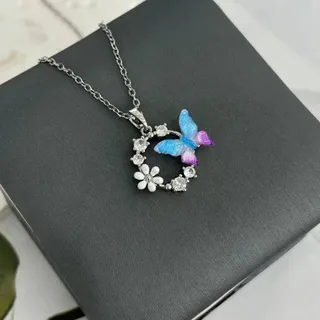 گردنبند پروانه و گل
