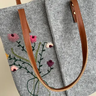 کیف نمدی گلدوزی شده