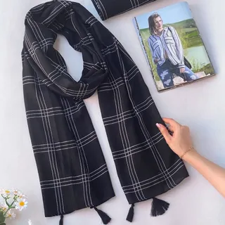 شال مشکی چهارخونه