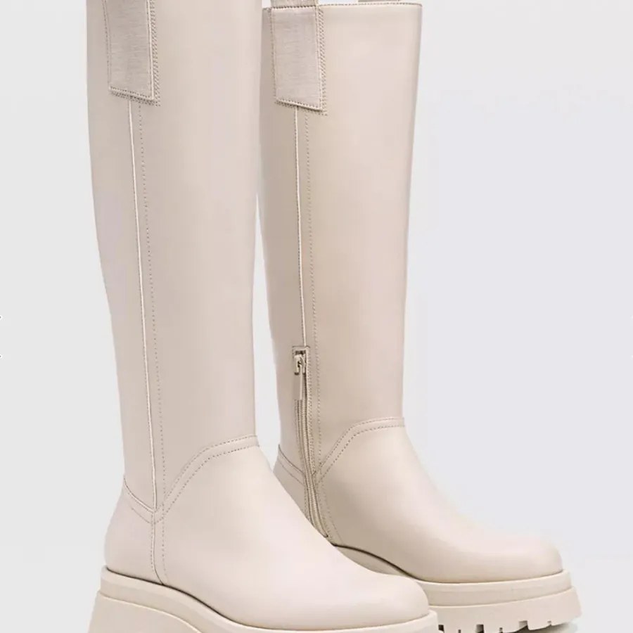 بوت استرادیواریوس