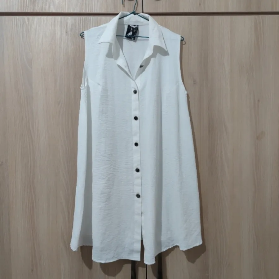 پیراهن بدون آستین سفید