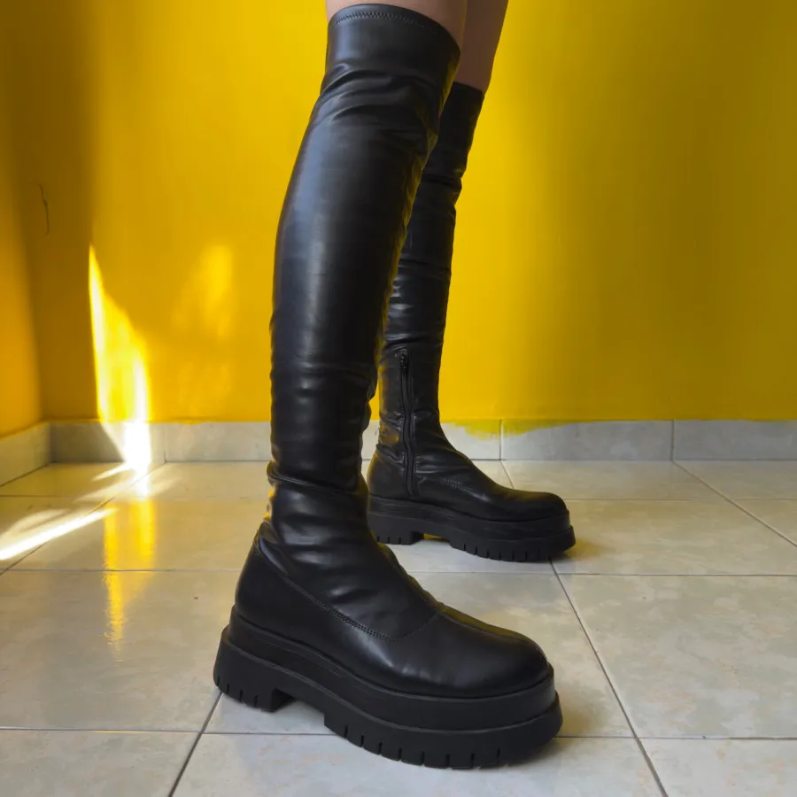 بوت بلند bershka