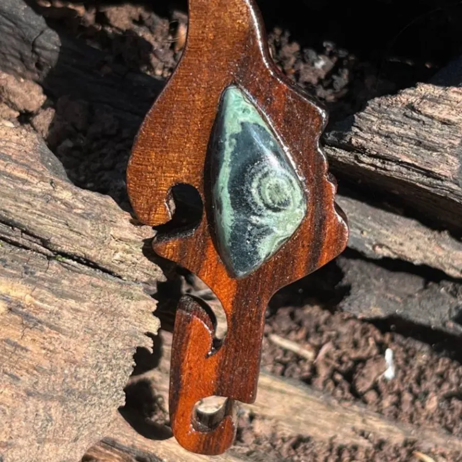 پلاک چوبی و سنگی