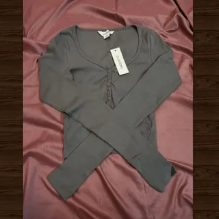 بلوز کراپ چهاردکمه