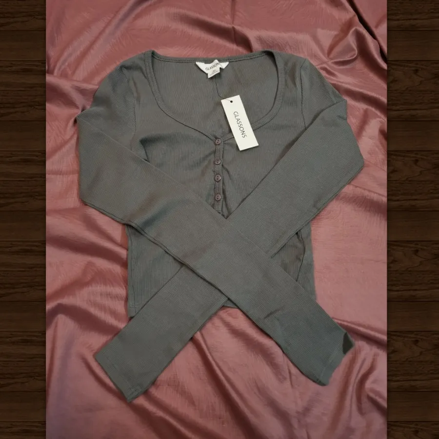 بلوز کراپ چهاردکمه