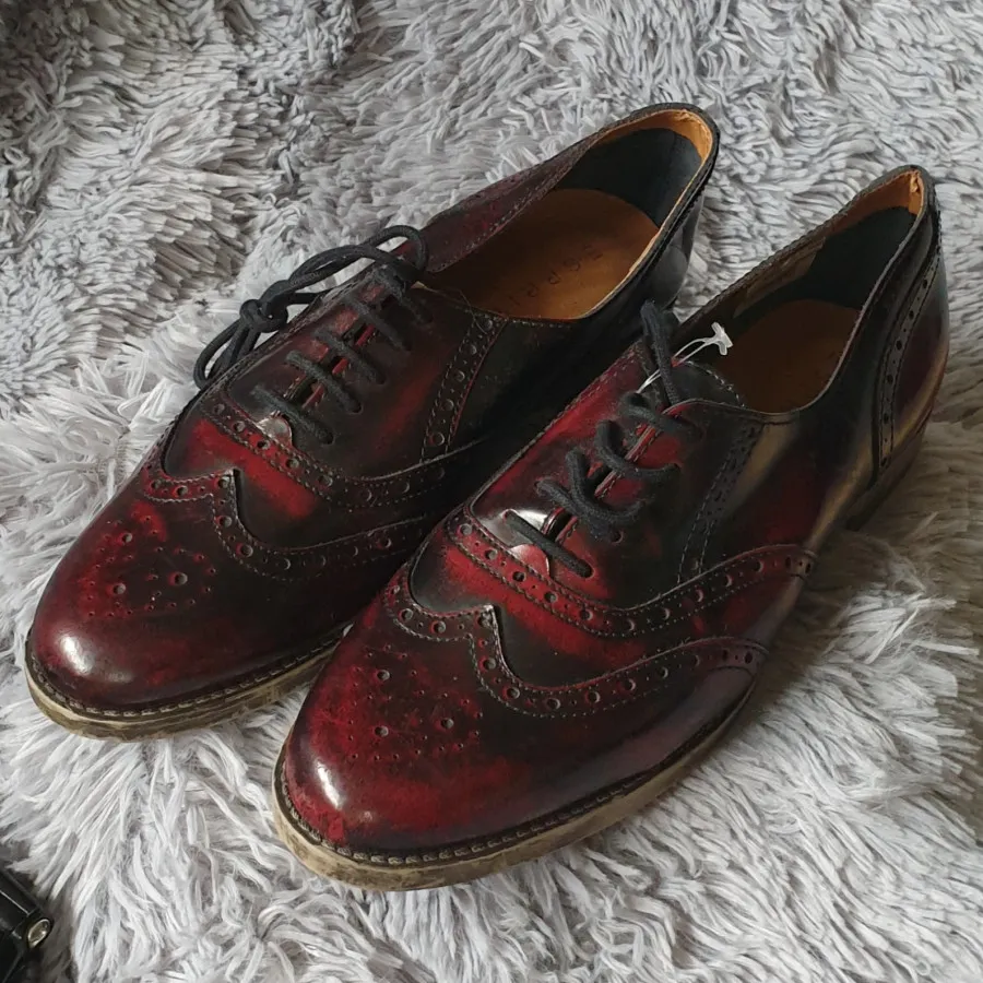 کفش بروژ قرمز چری