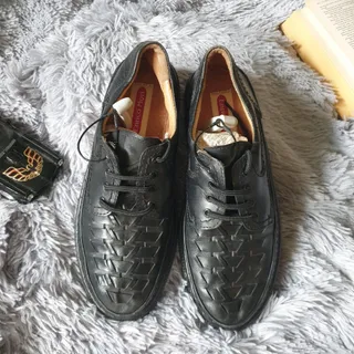 کفش چرم بافته شده دست‌ساز