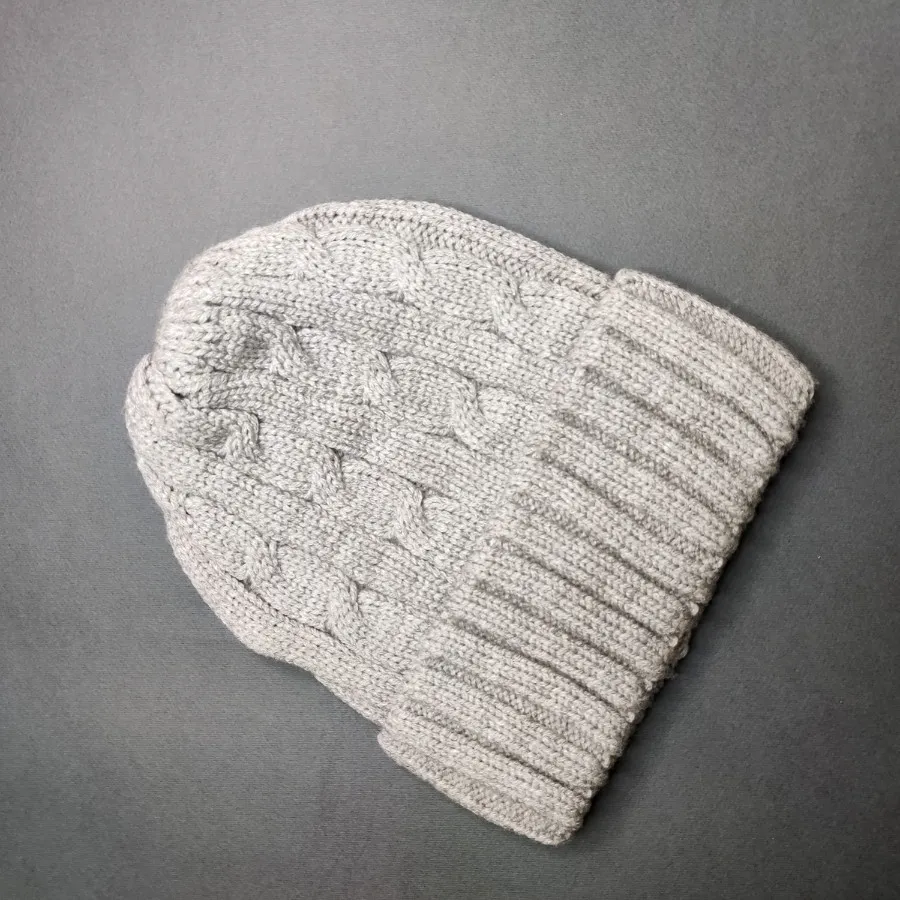 کلاه بافت طوسی