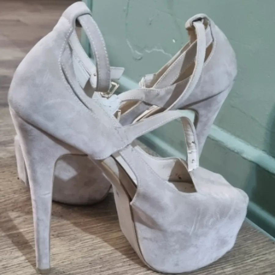 کفش پاشنه بلند