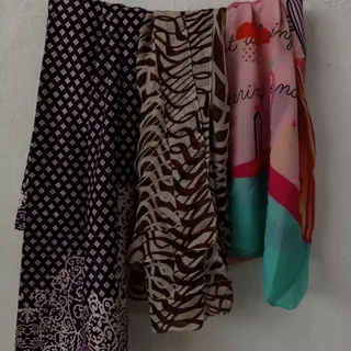 چند عدد روسری