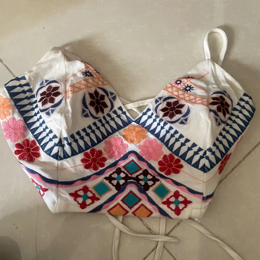 کراپ تاپ گلدوزی