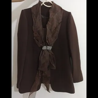 کت وشلوارسه تیکه قهوه‌ای