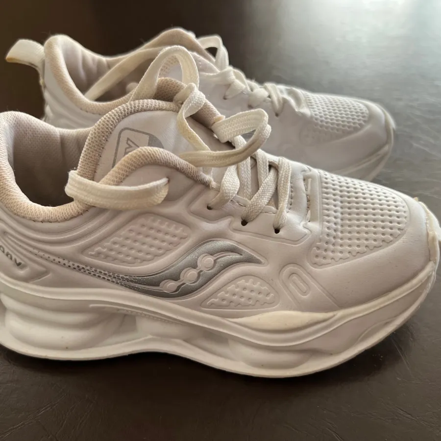 کتونی بچگانه ساکونی