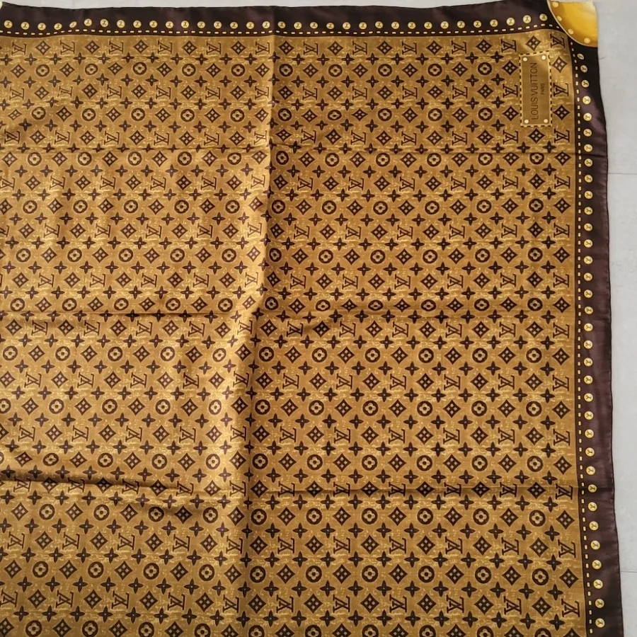 روسری دور دوخت LV