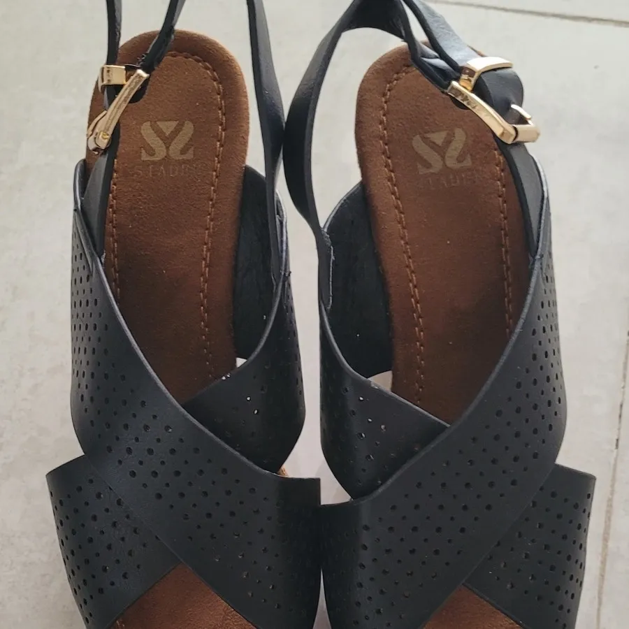 صندل پاشنه دار زنانه