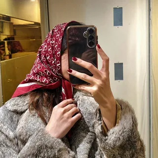 روسری زرشکی