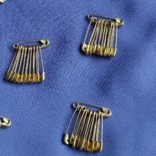 سنجاق طلایی