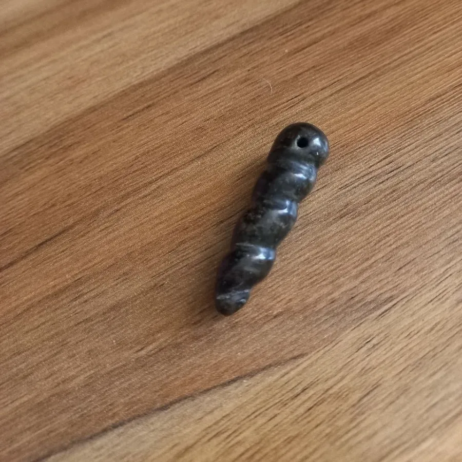 سنگ تیره و زیبا دکوری