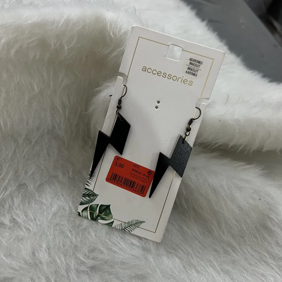 گوشواره چوبی