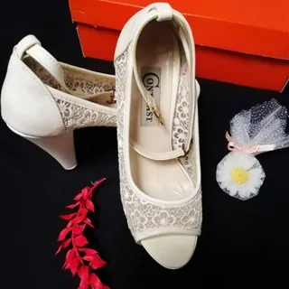 کفش عروس شیری