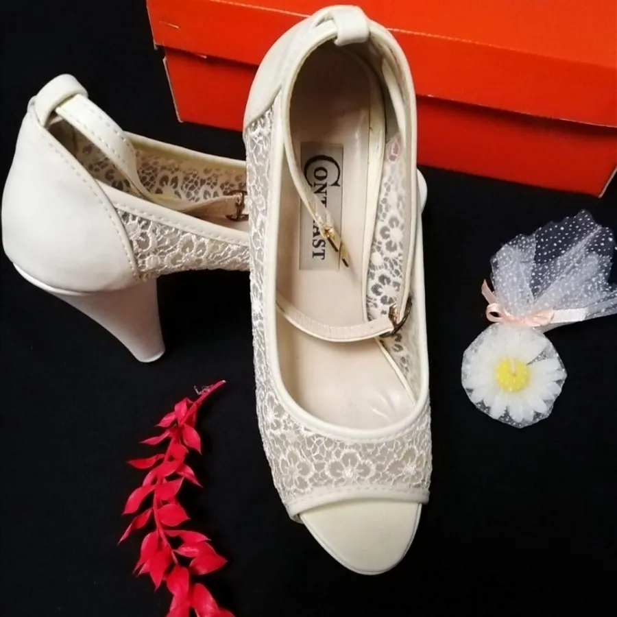 کفش عروس شیری