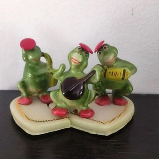 مجسمه قورباغه