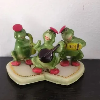 مجسمه قورباغه