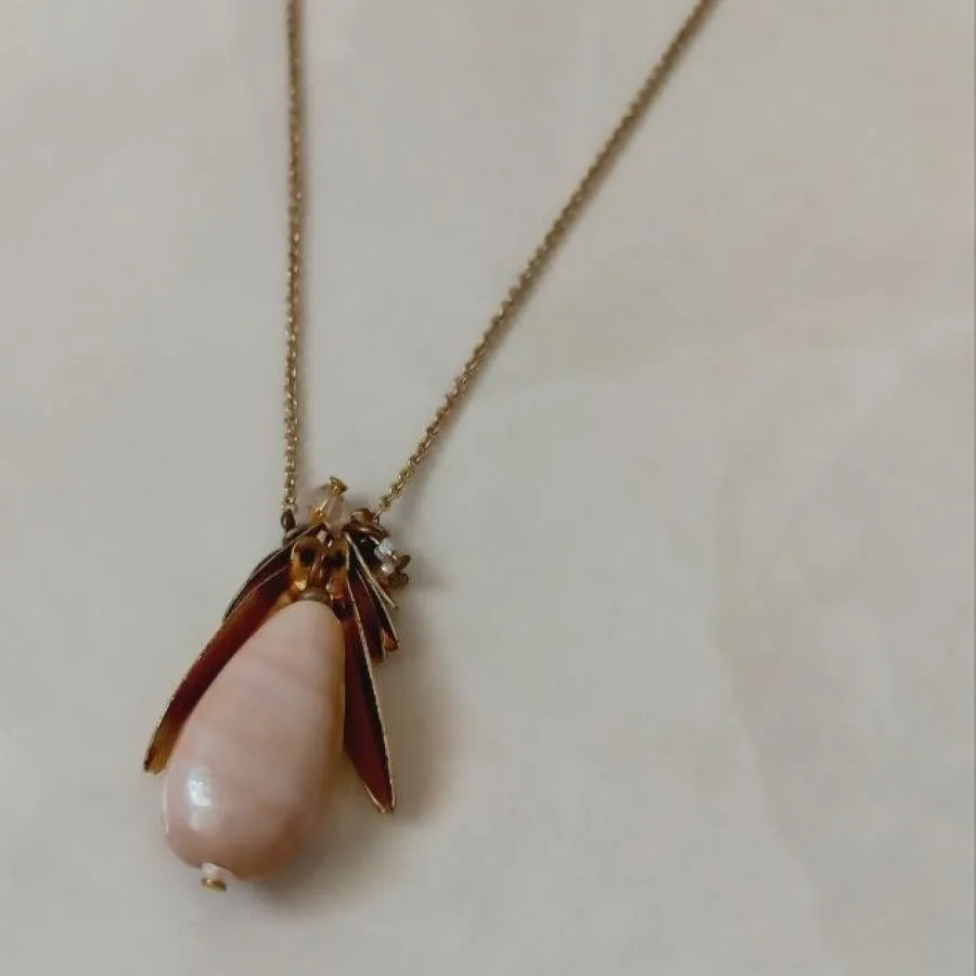 گردنبند رو مانتویی