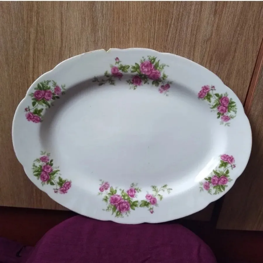 دیس گل سرخی و چاقو