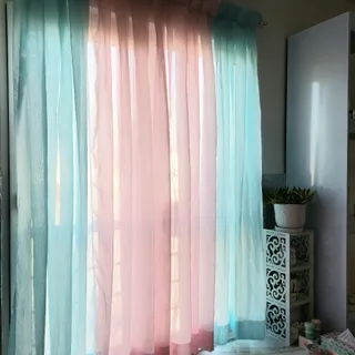 پرده حریر آبی صورتی