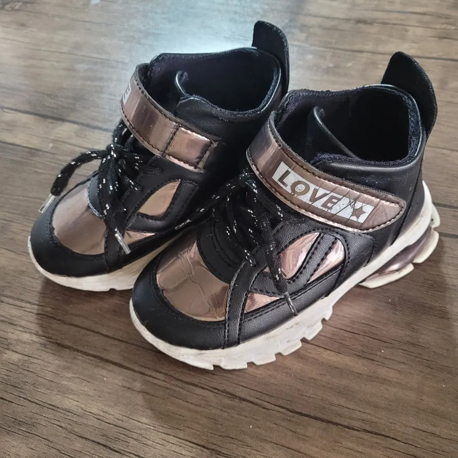 کفش اسپرت بچگانه