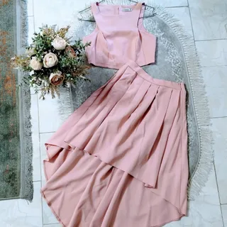 نیم تنه و دامن