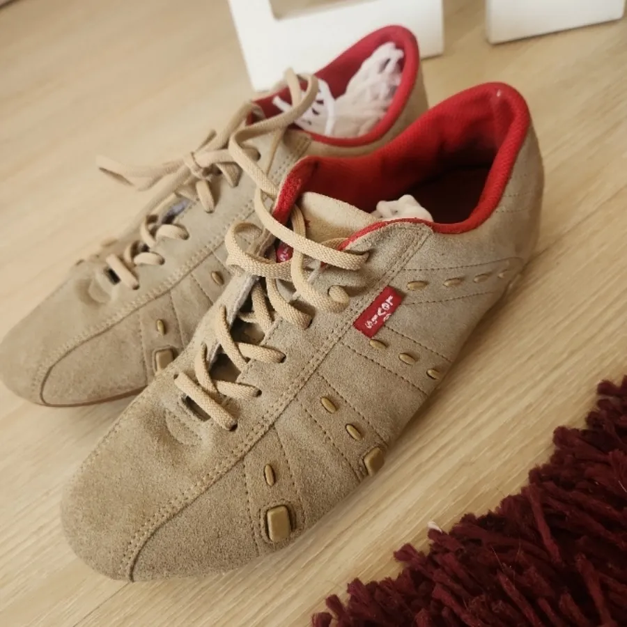 کفش کتونی لیوایز