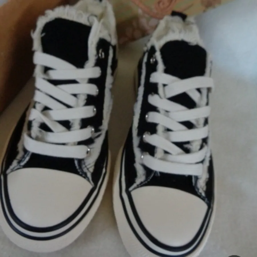 کتونی ساق دار نیم بوت