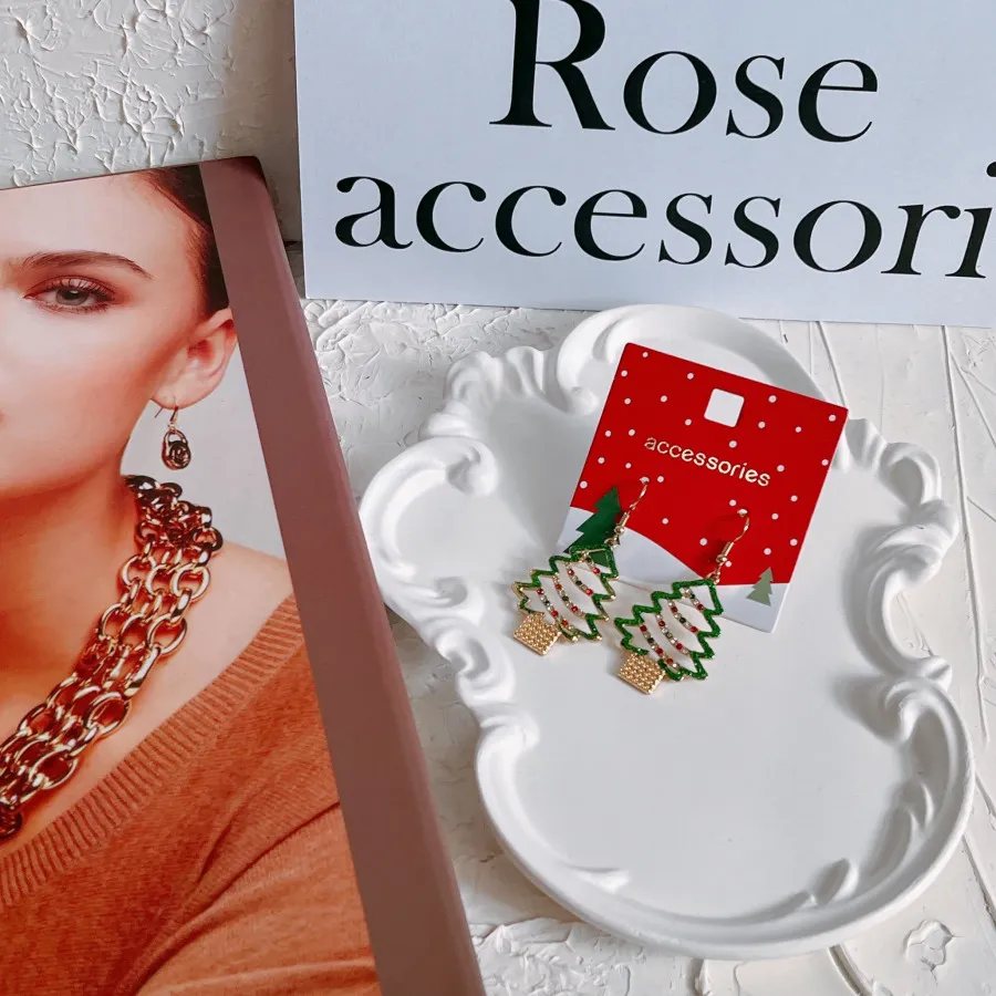 گوشواره کاج‌