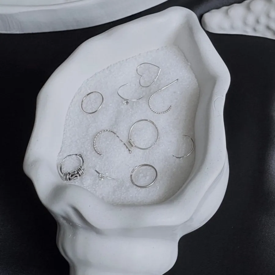 پیرسینگ بینی و لب نقره