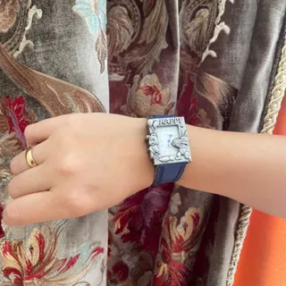 ساعت دخترونه