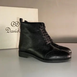 نیم‌بوت چرم دنیلی