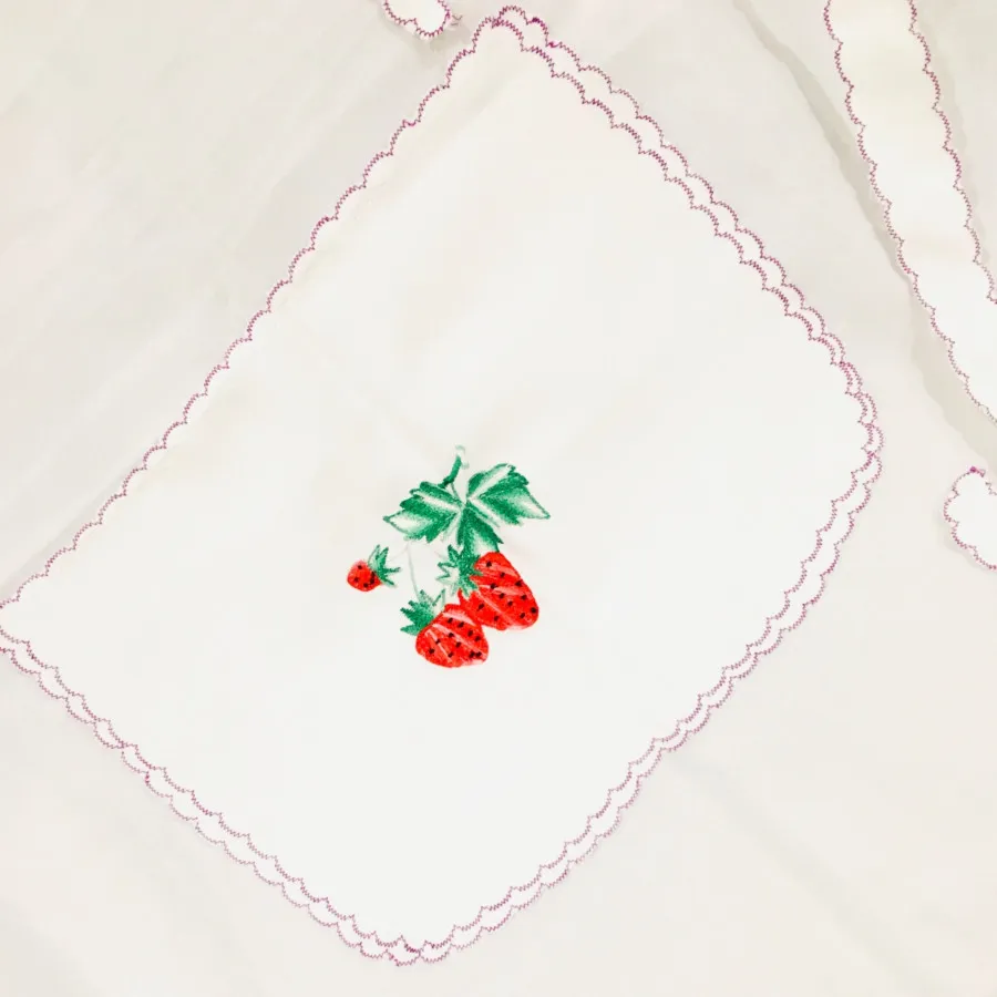 پیشبند گلدوزی شده