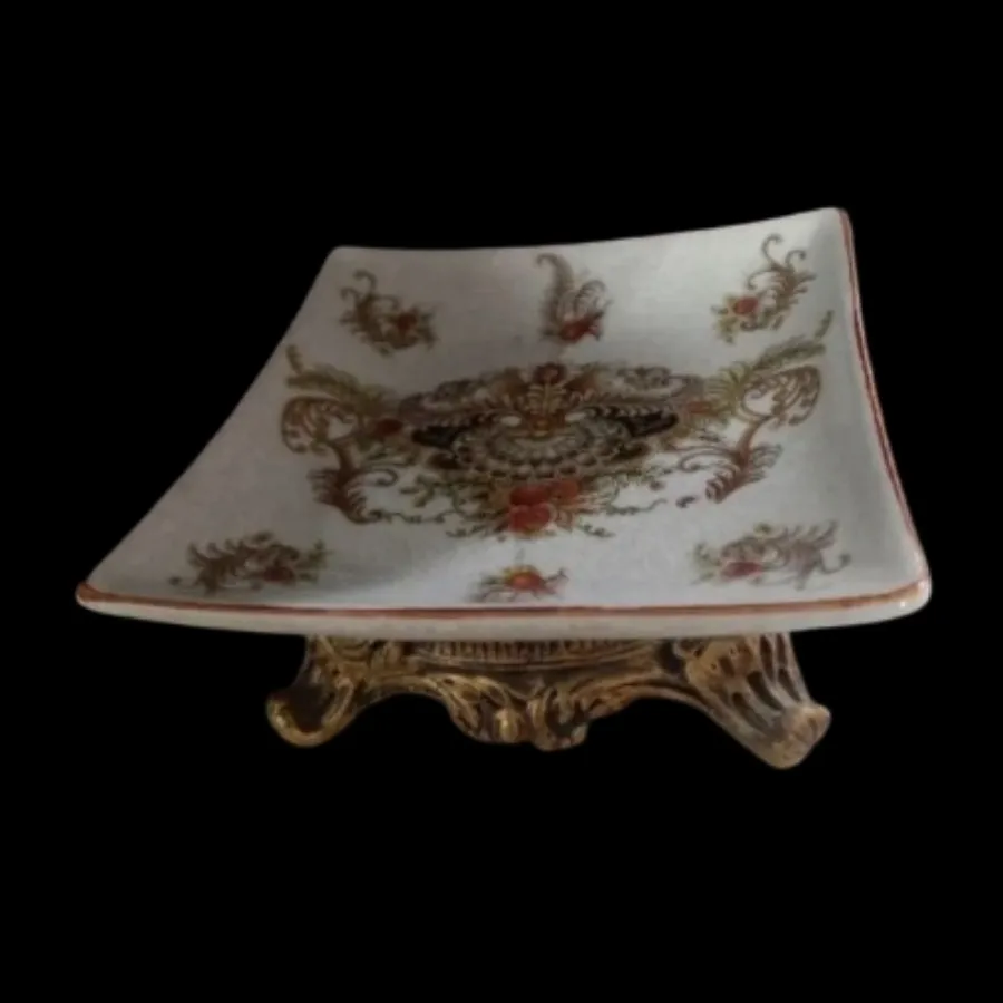 شیرینی خوری زیرخاکی