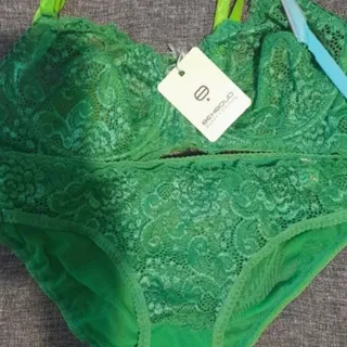 شورت و سوتین