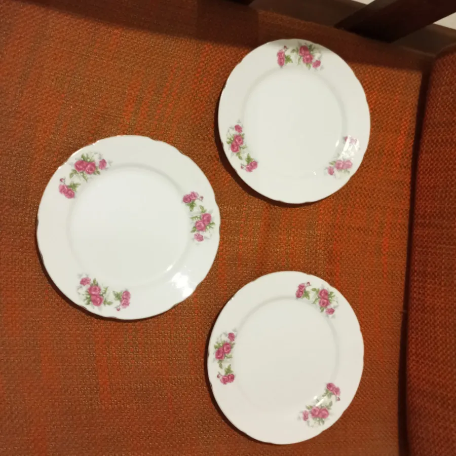 بشقاب گل سرخ ژاپنی