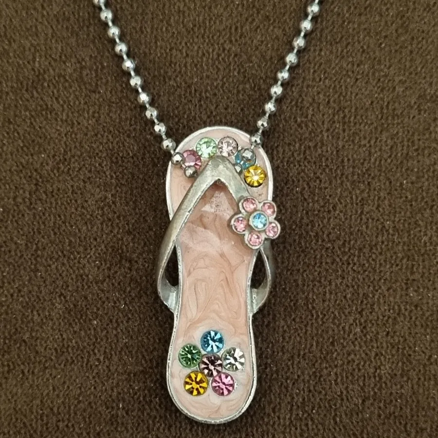 آویز دمپایی