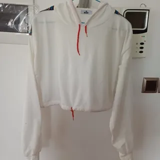 کراپ سفید کلاهدار